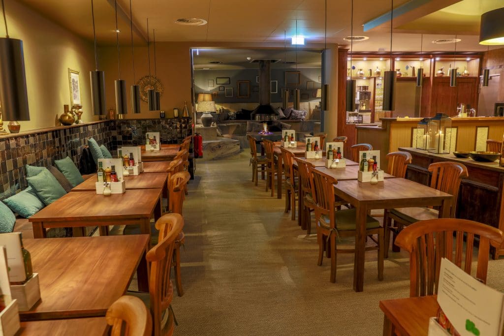Restaurante vazio durante a pandemia de coronavírus